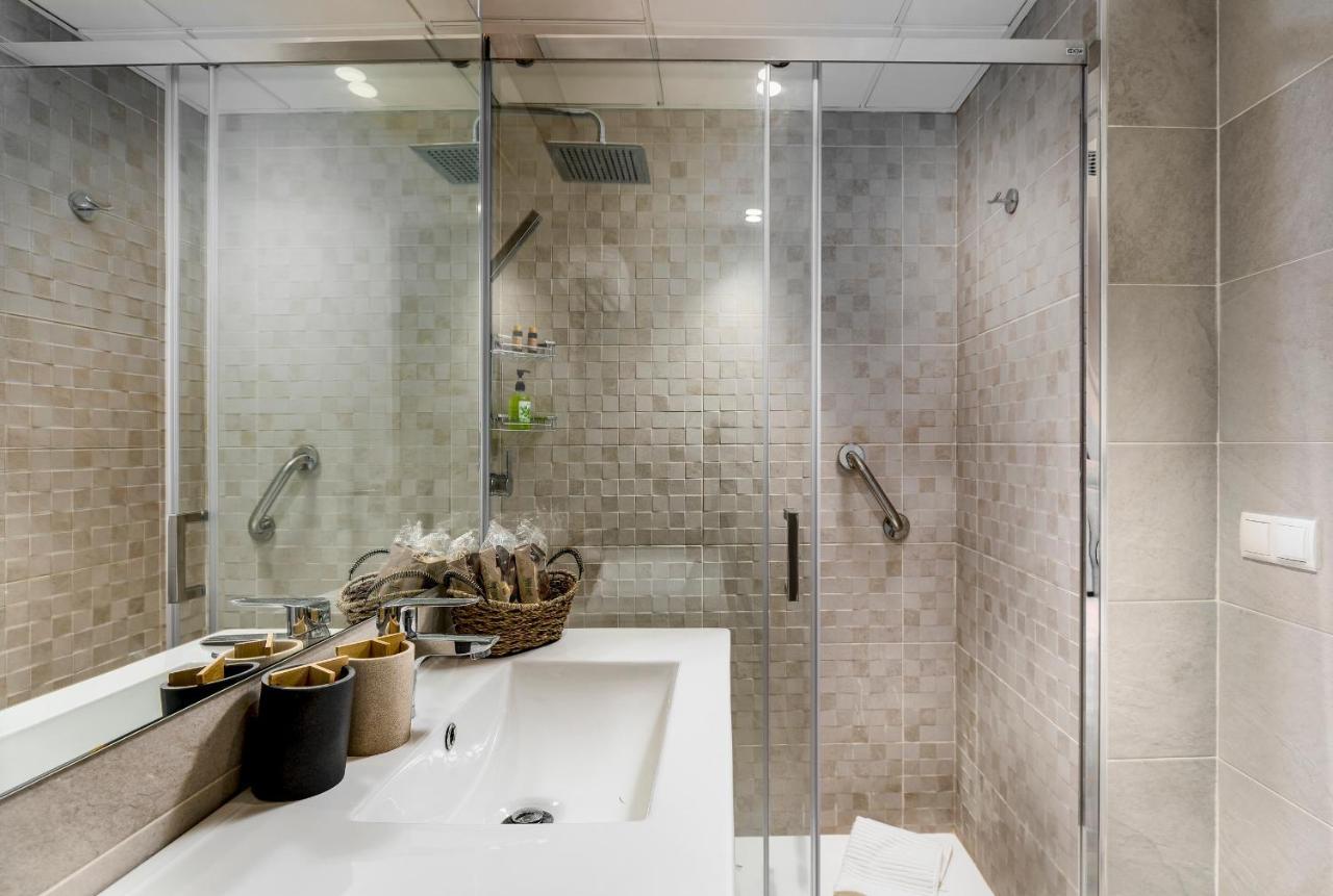 Apartamento Deluxe Con Piscina, Terraza & Parking Málaga Exteriör bild